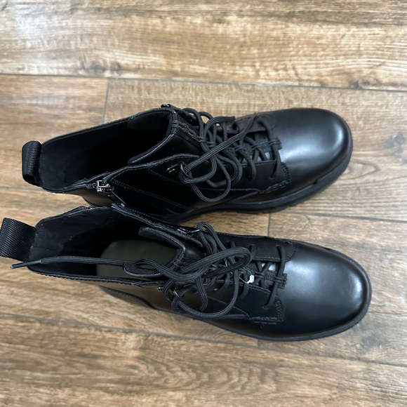 UGG Sidnee Boot 8 UGG SIDNEE WATERPROOF LEATHER COMBAT ANKLE BOOTS 8 - Picture 10 of 10